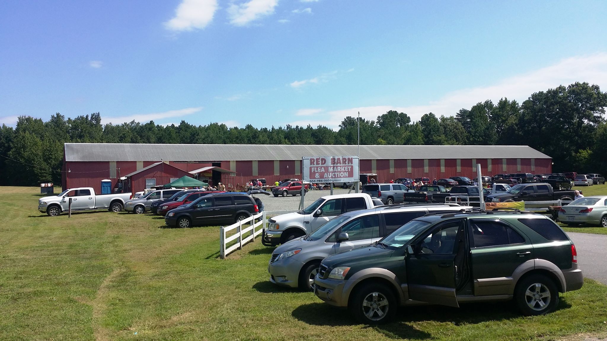 Big Outdoor Yard Sale in Northern Neck, Virginia